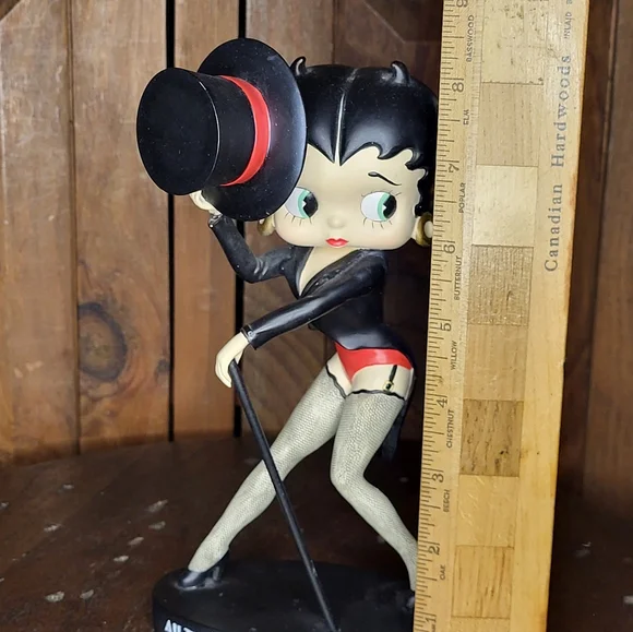 Betty Boop Collectible Figurine - Picture 4 of 9